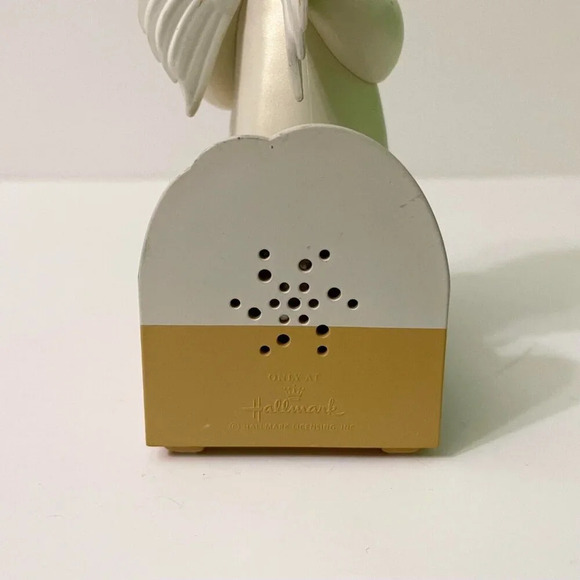 Hallmark Wireless Childrens Angel Choir Faith Christmas Pageant Motion and Sound - Picture 16 of 17